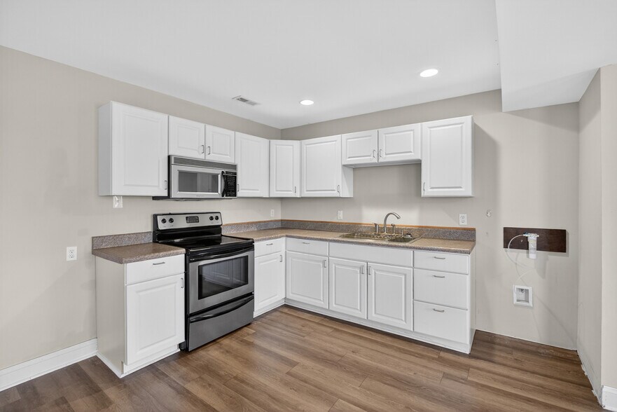 More Photos Of 168 Faulconerville Dr, Amherst Flex For Sale
