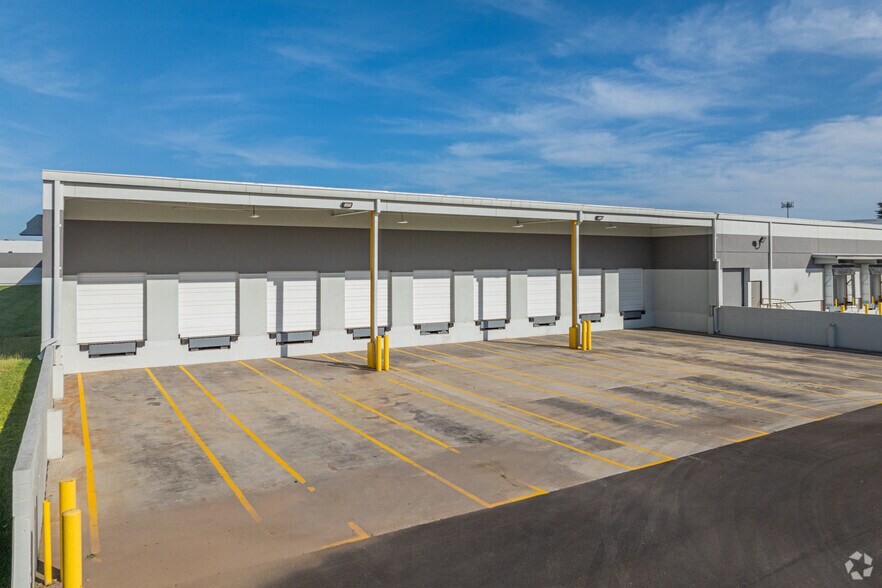 More Photos Of 7200 Standard Dr, Hanover Warehouse For Lease