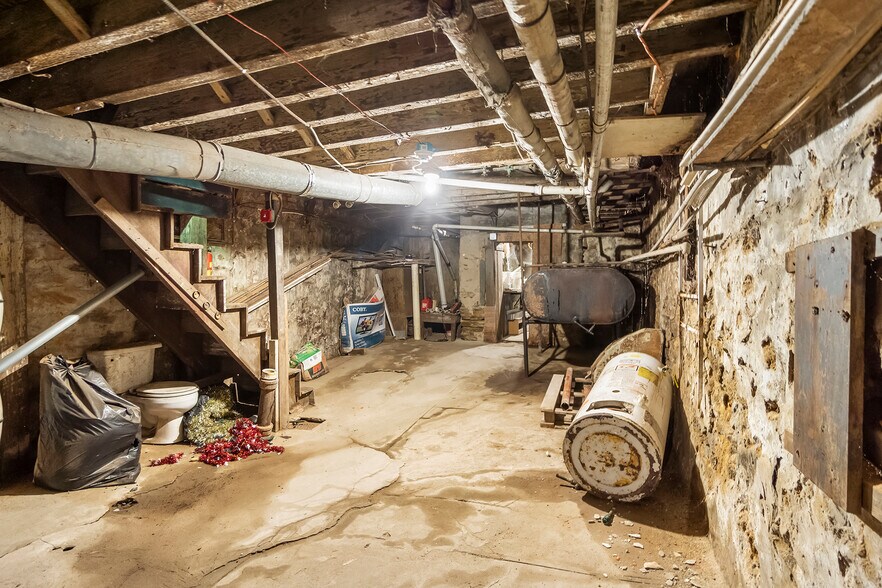 More Photos Of 2111 Germantown Ave, Philadelphia Bar For Sale