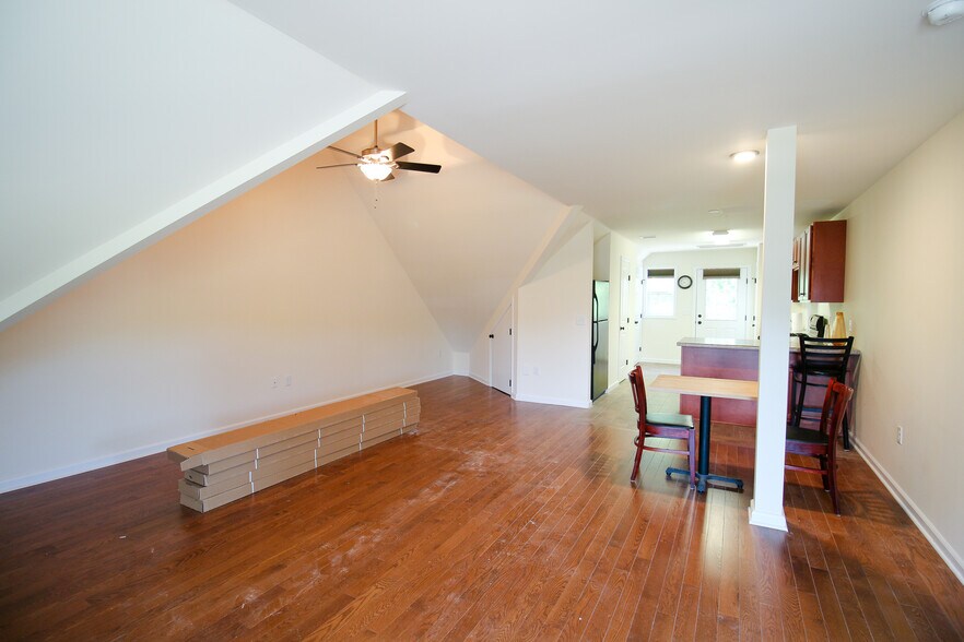 More Photos Of 368 E Main St, Middletown Restaurant For Sale