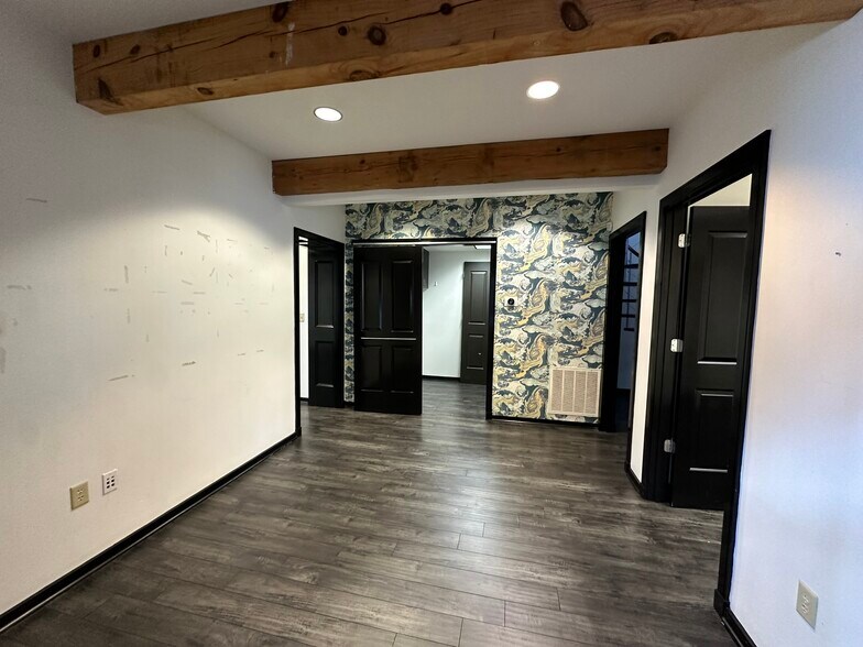 More Photos Of 442 Government St, Baton Rouge Office For Sale