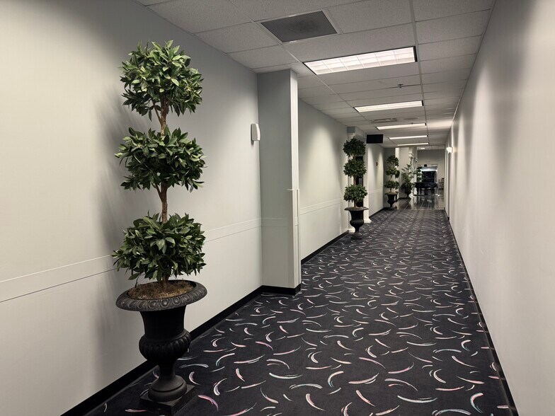 More Photos Of 11830 Stonegate Dr, Omaha Sorority Fraternity House For Sale