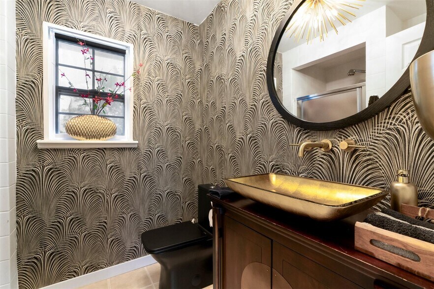 More Photos Of 8721 Mountain Crest Dr, Austin Specialty For Sale