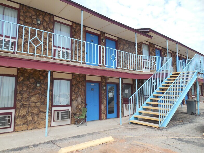 More Photos Of 10226 S 81 Hwy, Waukomis Hotel For Sale