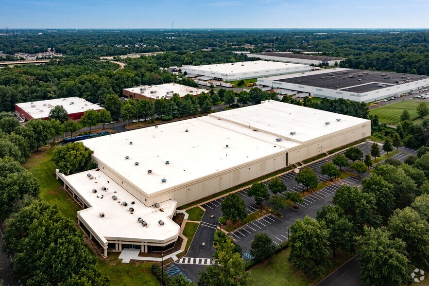 More Photos Of 3001 Frost Rd, Bristol Warehouse For Lease