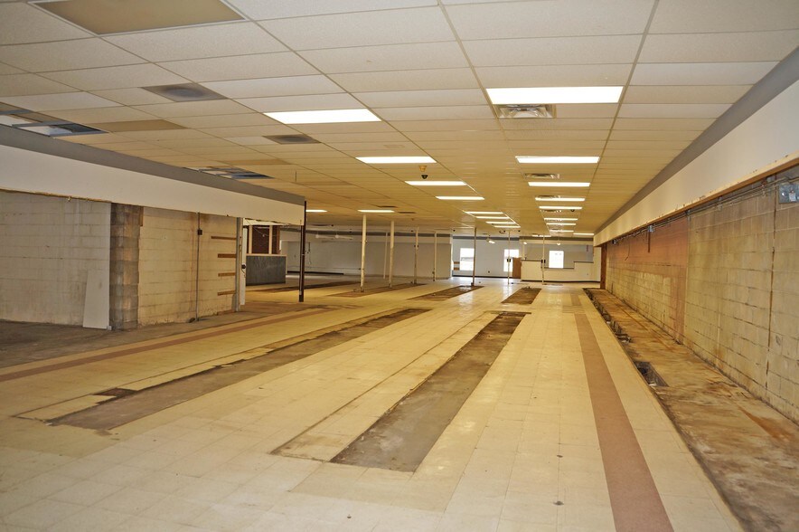 More Photos Of 130 S Main St, Fredericktown Storefront For Sale