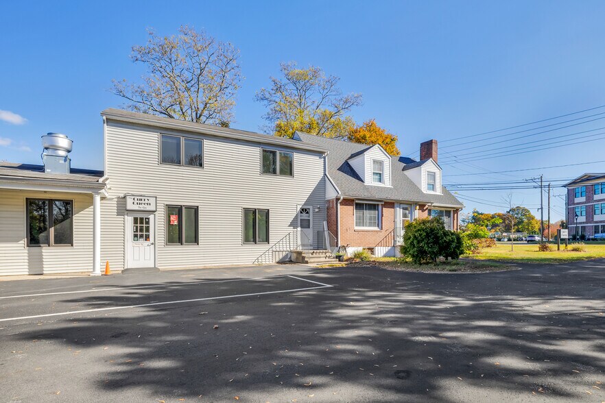 More Photos Of 93 Elm St, Old Saybrook Restaurant For Lease