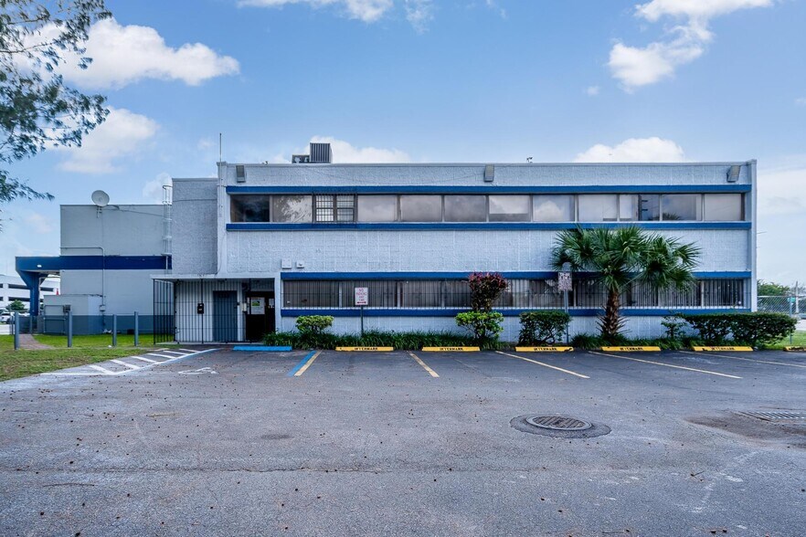 More Photos Of 9665 NW 13th St, Doral Warehouse For Lease