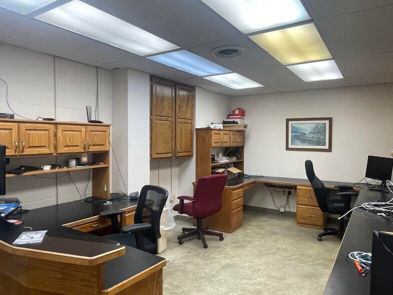 More Photos Of 100 Public Sq, Somerset Office For Lease