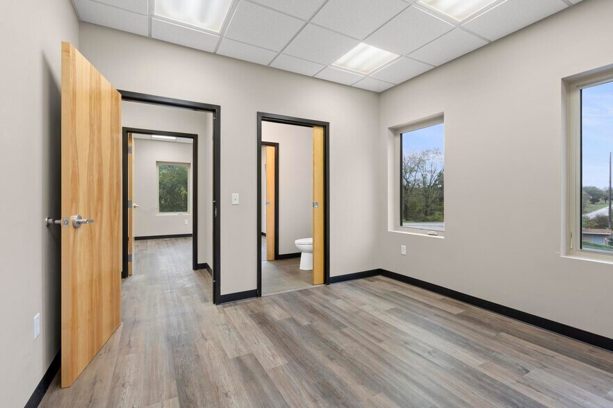 More Photos Of 1006 Ash St, Eudora Loft Creative Space For Lease