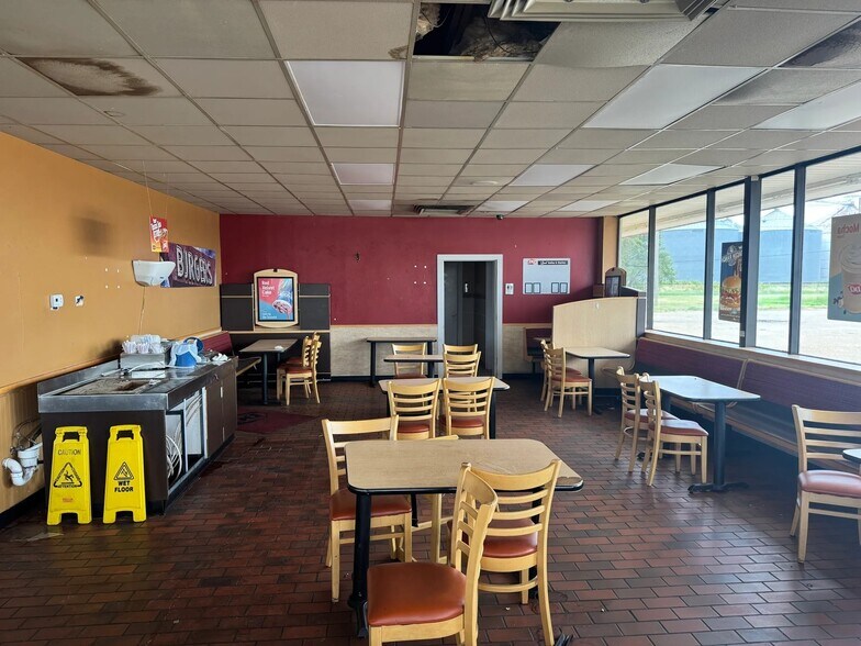 More Photos Of 1392 US-60, Panhandle Fast Food For Sale