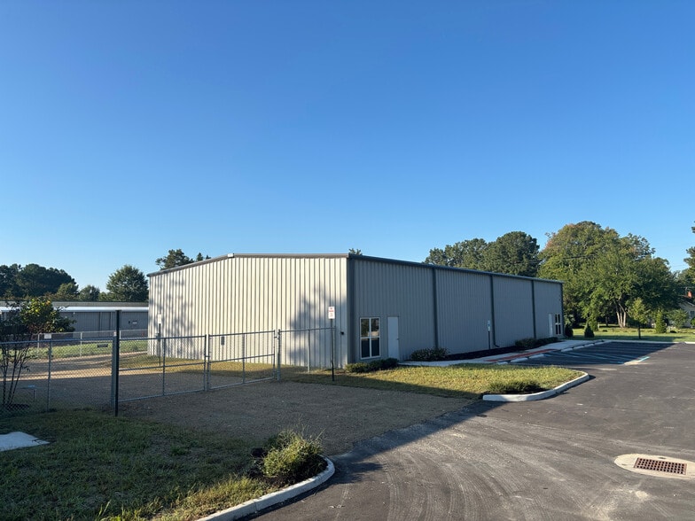 Primary Photo Of 120 Cox Dr, Yorktown Warehouse For Lease