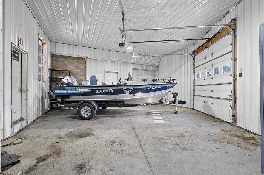 More Photos Of 201 E Green Bay St, Bonduel Service Station For Sale