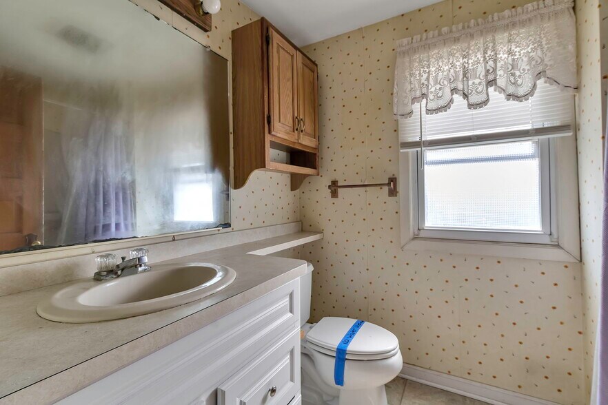 More Photos Of 646 Cayuga Dr, Niagara Falls Religious Facility For Sale