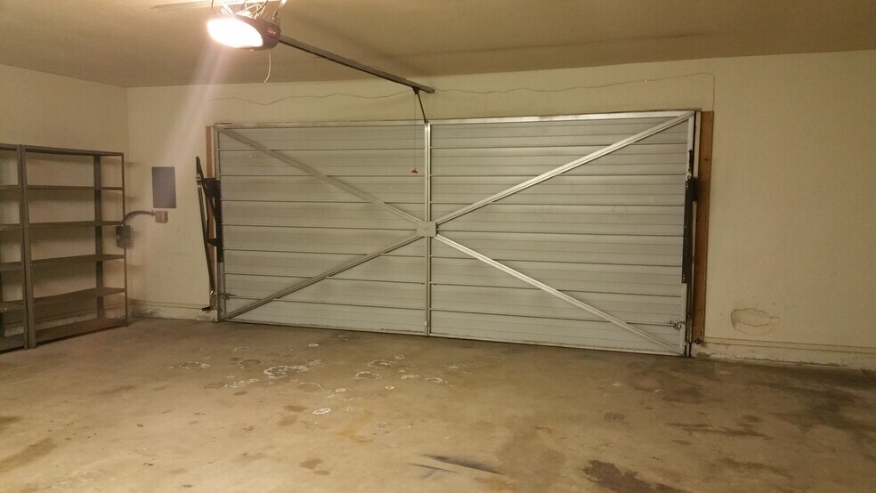 More Photos Of 4040 W Iris Ave, Visalia Flex For Lease