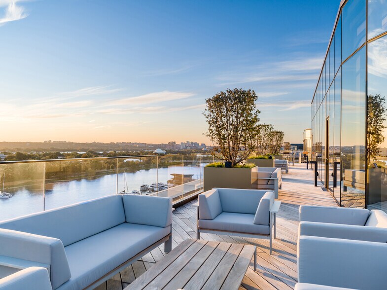 More Photos Of 670 Maine Ave SW, Washington Office For Lease