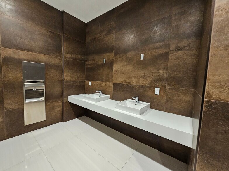 More Photos Of 1000-1100 E Hallandale Beach Blvd, Hallandale Beach Office For Lease