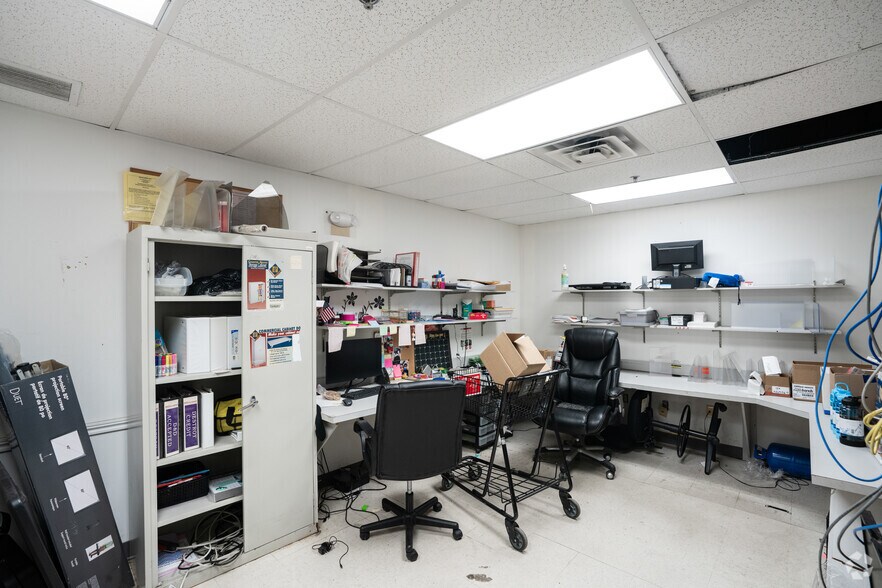 More Photos Of 1737 S Staples St, Corpus Christi Freestanding For Sale