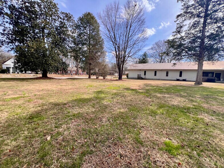 More Photos Of 703 N Main St, LaFayette Religious Facility For Sale