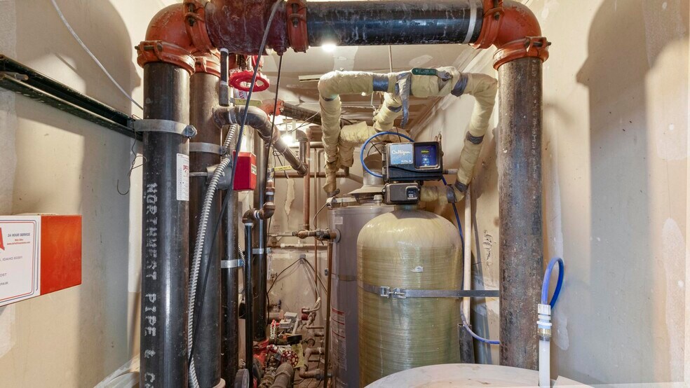 More Photos Of 1509 6th St, Wells Hotel For Sale