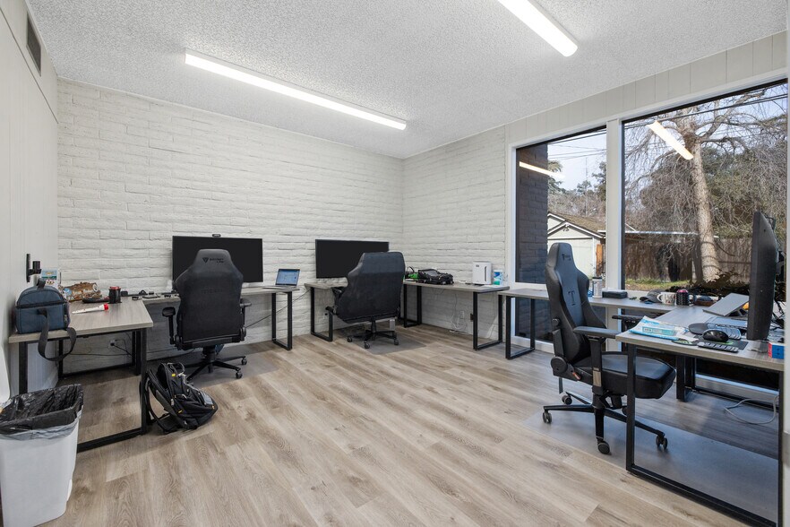 More Photos Of 1620 W Mineral King Ave, Visalia Office For Sale