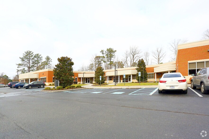 More Photos Of 41 Old Oyster Point Rd, Newport News Office For Sale