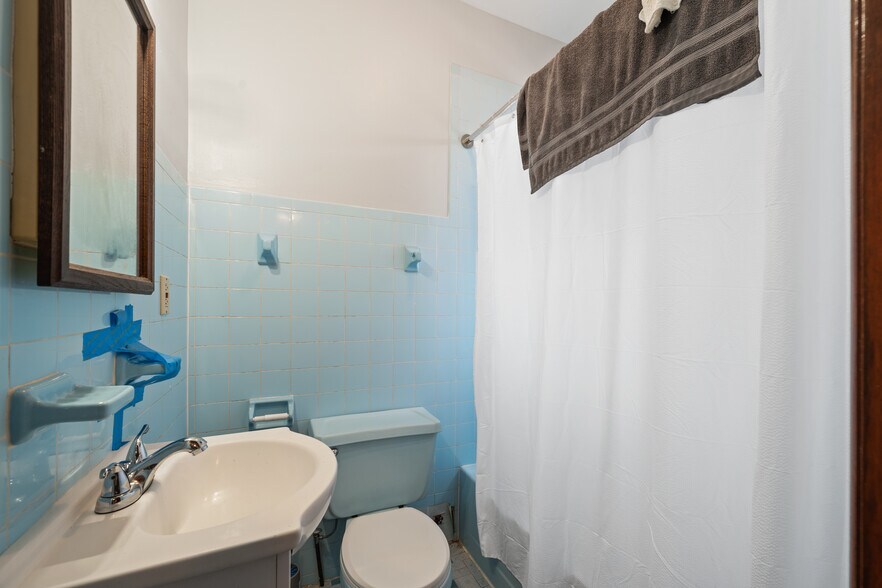 More Photos Of 162 Mallory Ave, Jersey City Office Residential For Sale