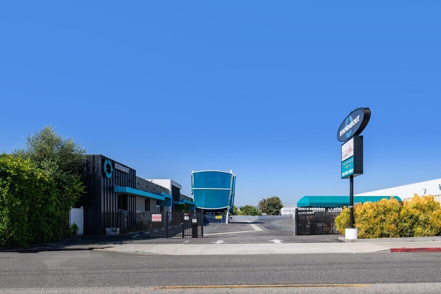 More Photos Of 217-277 S Lake St, Burbank Research And Development For Sale