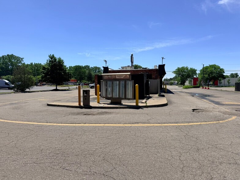 More Photos Of 3170 Elizabeth Lake Rd, Waterford Fast Food For Lease