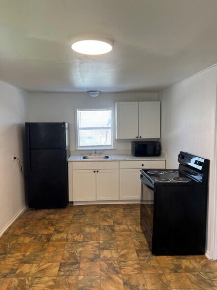 More Photos Of 1440 Jackson St, New Braunfels Apartments For Sale