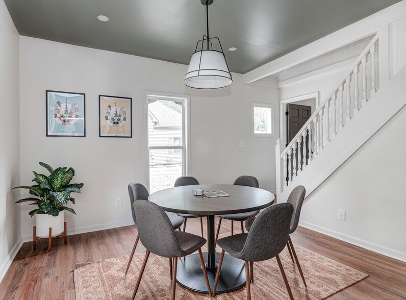 More Photos Of 6543 Ferguson St, Indianapolis Office Residential For Lease