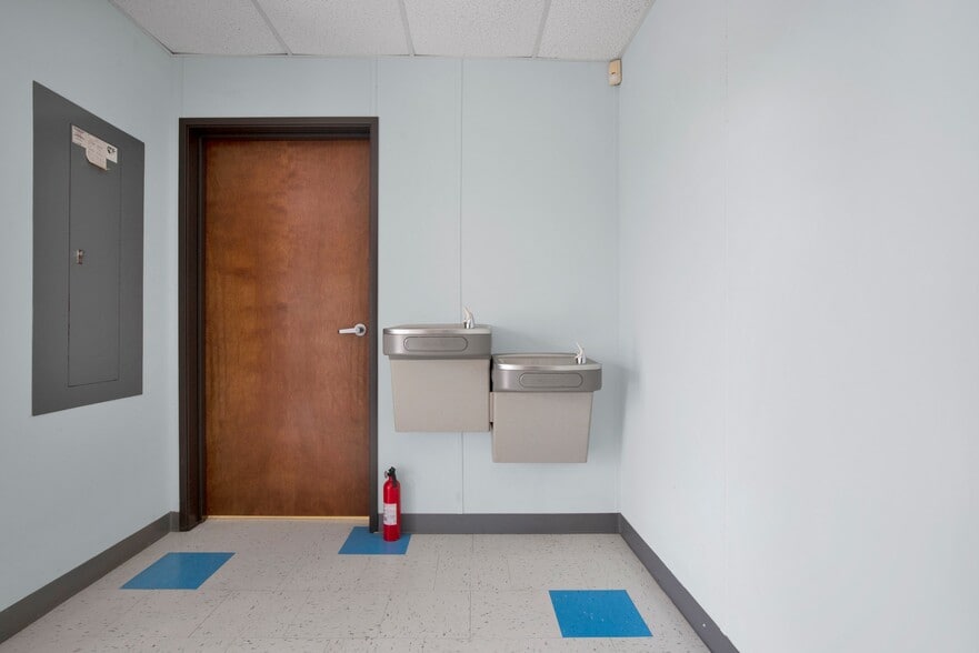 More Photos Of 2407 W 5th St, Lumberton Office For Sale