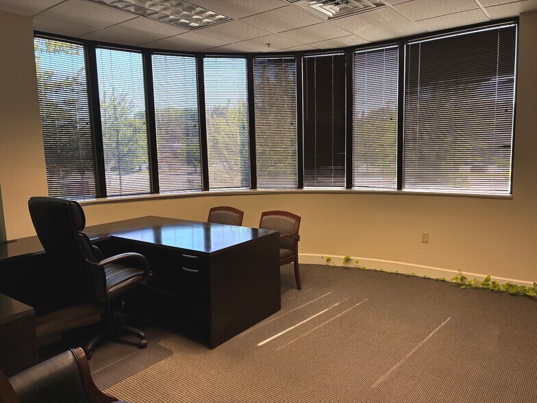 More Photos Of 2385 Satellite Blvd, Duluth Office Residential For Lease
