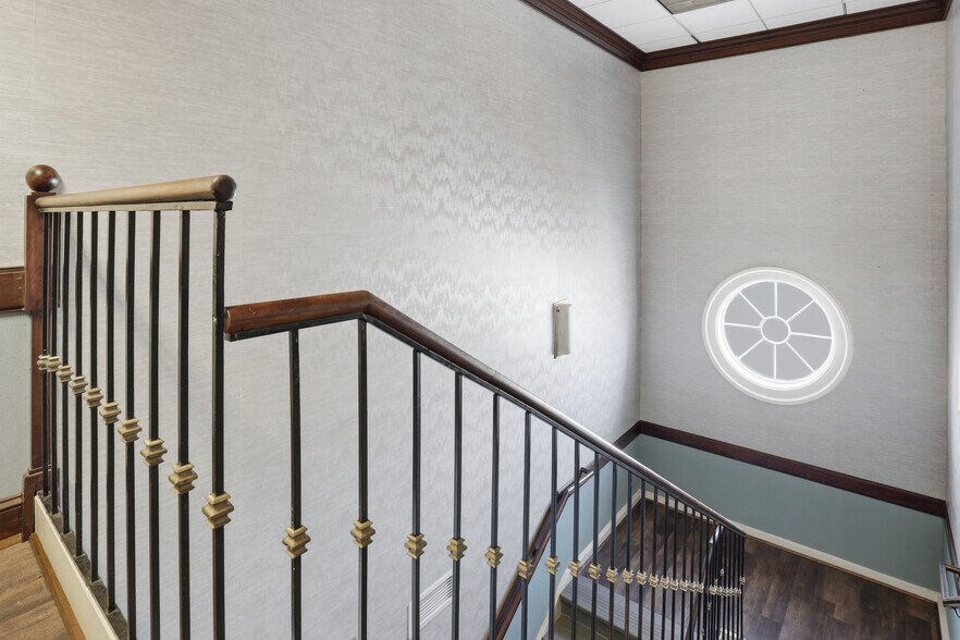 More Photos Of 201 W Main St, Laurens Medical For Lease