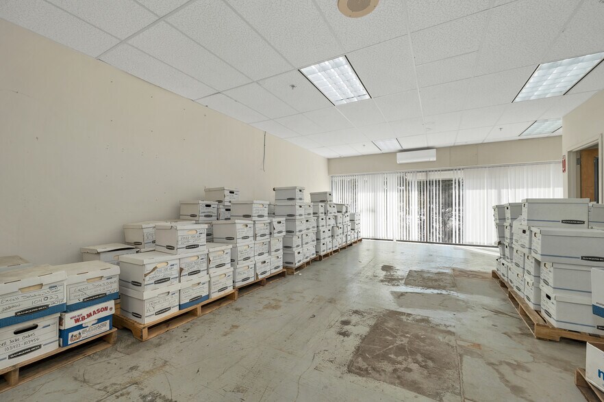 More Photos Of 41 Simon St, Nashua Flex For Lease