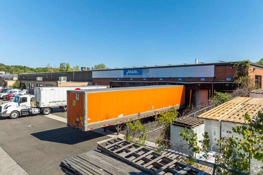 More Photos Of 303 Winding Rd, Old Bethpage Warehouse For Lease