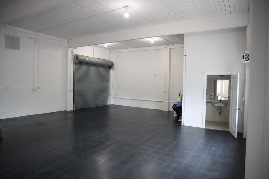 More Photos Of 8855 9th Ave SW, Seattle Convenience Store For Lease