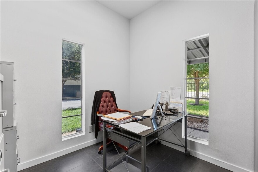 More Photos Of 2113 Garden Rd, Pearland Light Distribution For Sale