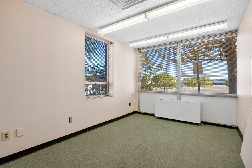 More Photos Of 30-32 N Russell Rd, Albany Office For Sale