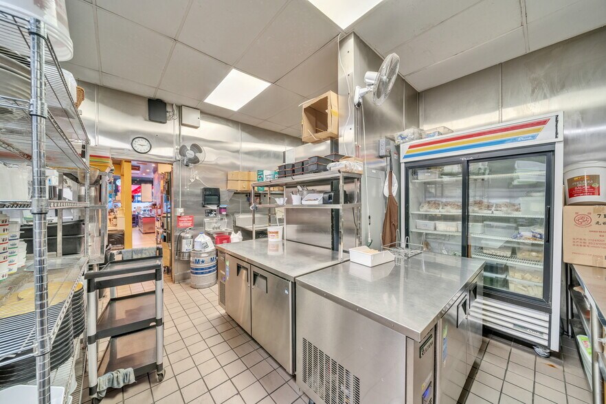 More Photos Of 14520 Newport Ave, Tustin General Retail For Lease