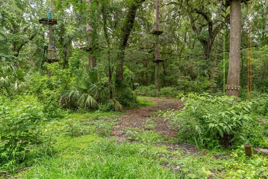 More Photos Of 6440 Cedar Ln, Brooksville Sports And Entertainment For Sale