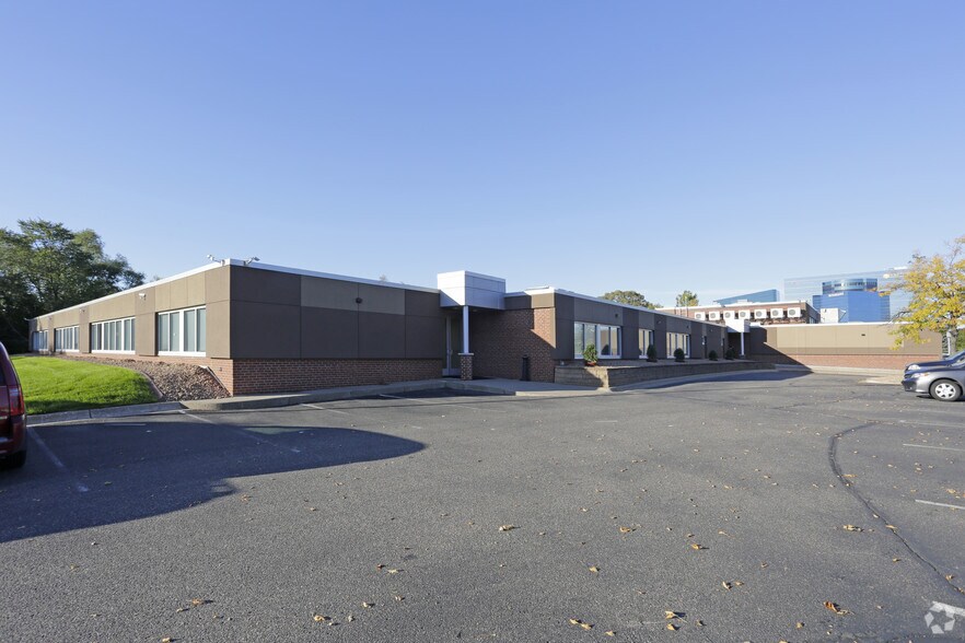 More Photos Of 620 Mendelssohn Ave N, Golden Valley Office For Sale