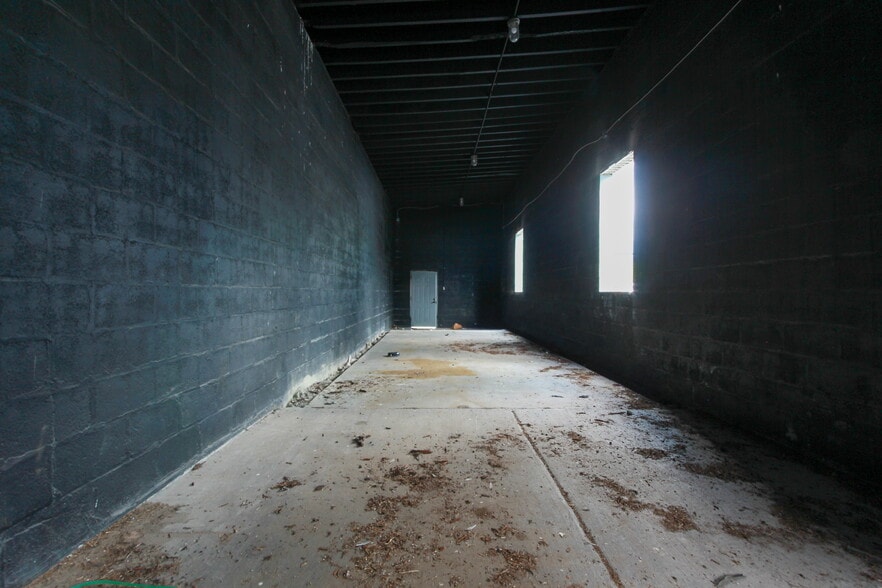 More Photos Of 36 Walnut St, Thurmont Warehouse For Lease