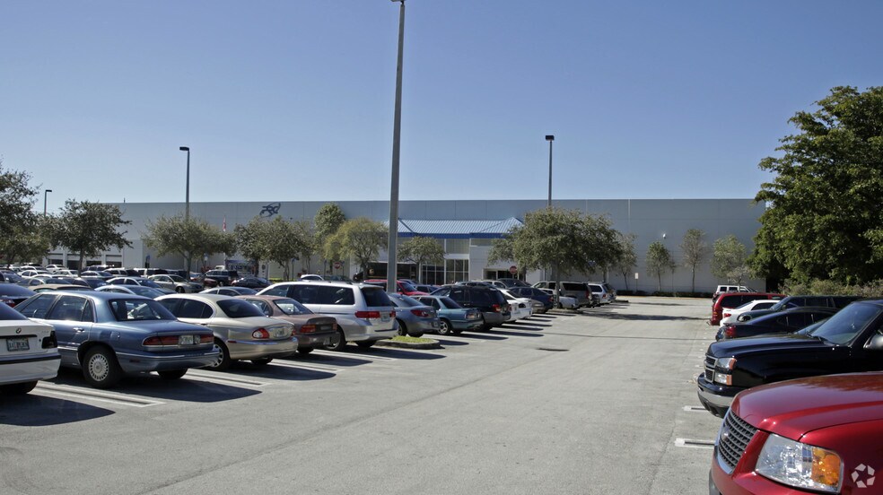 More Photos Of 19500 S Dixie Hwy, Miami Office For Lease