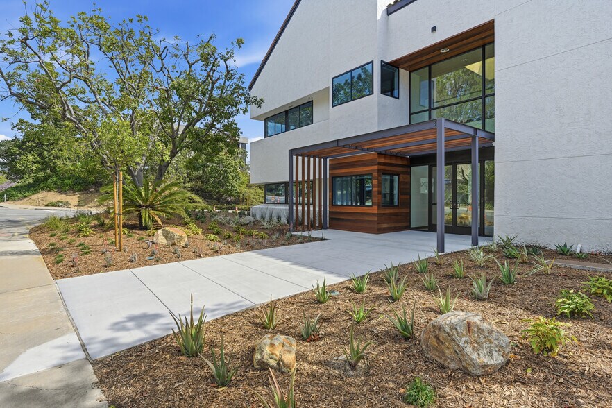 More Photos Of 5677 Oberlin Dr, San Diego Office For Sale