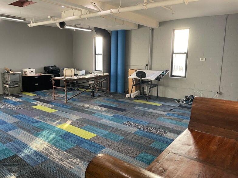 More Photos Of 2000 Cotner Ave, Los Angeles Showroom For Lease