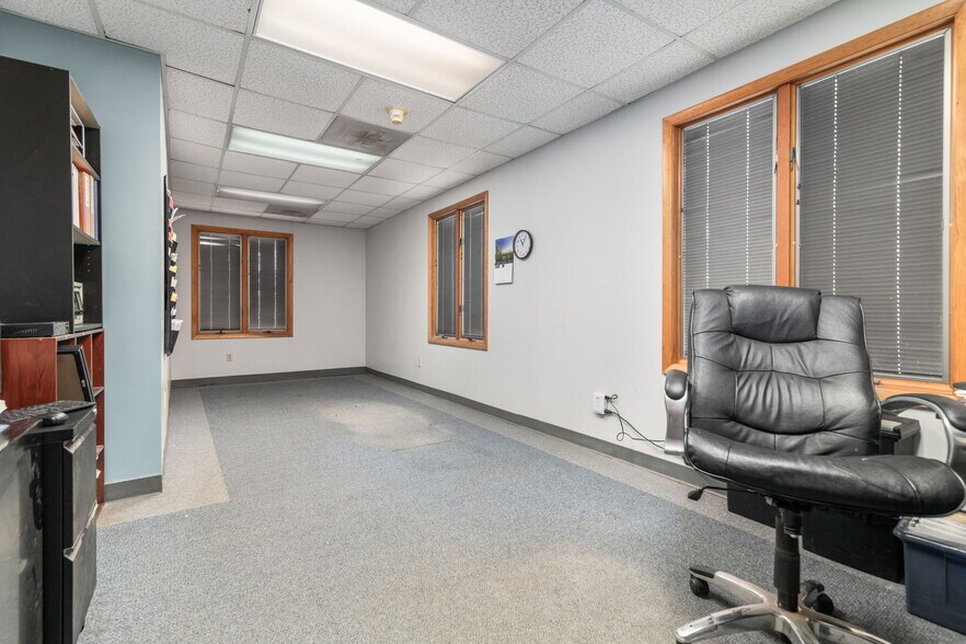 More Photos Of 3431 Waterlick Rd, Lynchburg Veterinarian Kennel For Sale