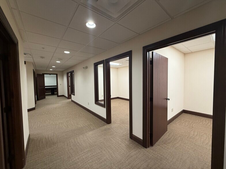 More Photos Of 526 2nd Ave SE, Cedar Rapids Office For Sale