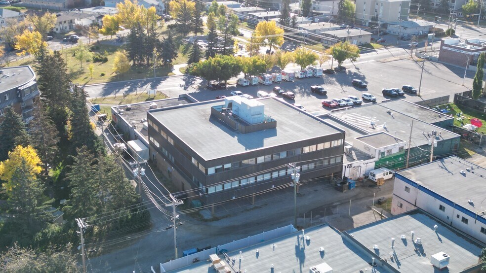 More Photos Of 68-7930 Bowness Rd NW, Calgary Storefront For Lease