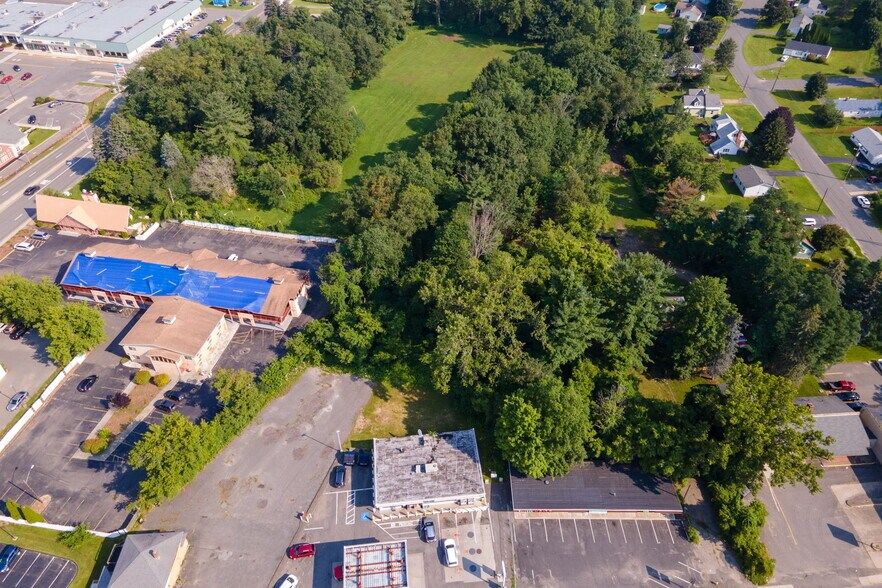 More Photos Of 16 Cheshire Rd, Pittsfield Hotel For Sale